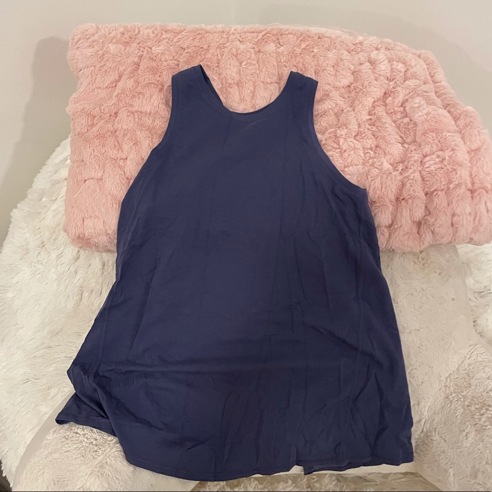 Lululemon top size 2